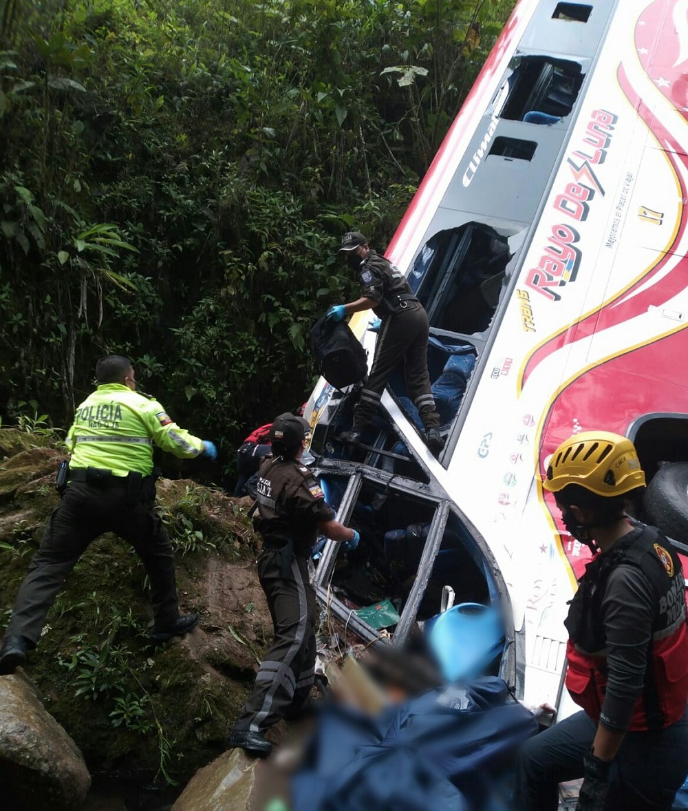 At least nine dead and 16 injured in bus accident in Ecuador