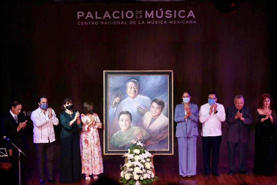 Yucatán pays musical tribute to Manzanero one year after his death