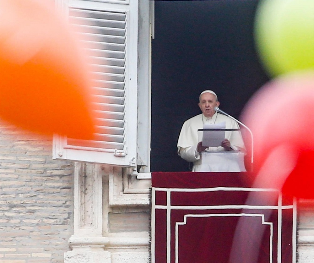 The pope affirms that paying taxes is a sign of legality and justice