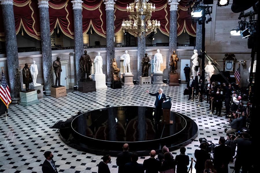 The symbolism of the place chosen by Biden the room of statues