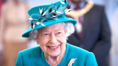 Hats, dresses and color code: Elizabeth II's style left nothing to chance