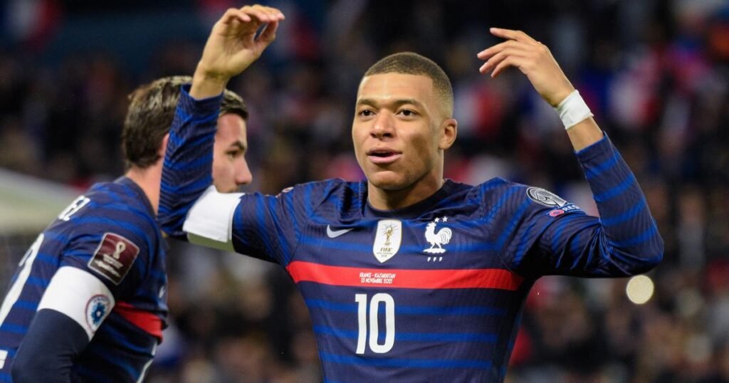 Image rights with the Blues: Kylian Mbappé bends the FFF
