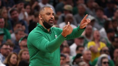 NBA: Celtics suspend their coach for the entire season